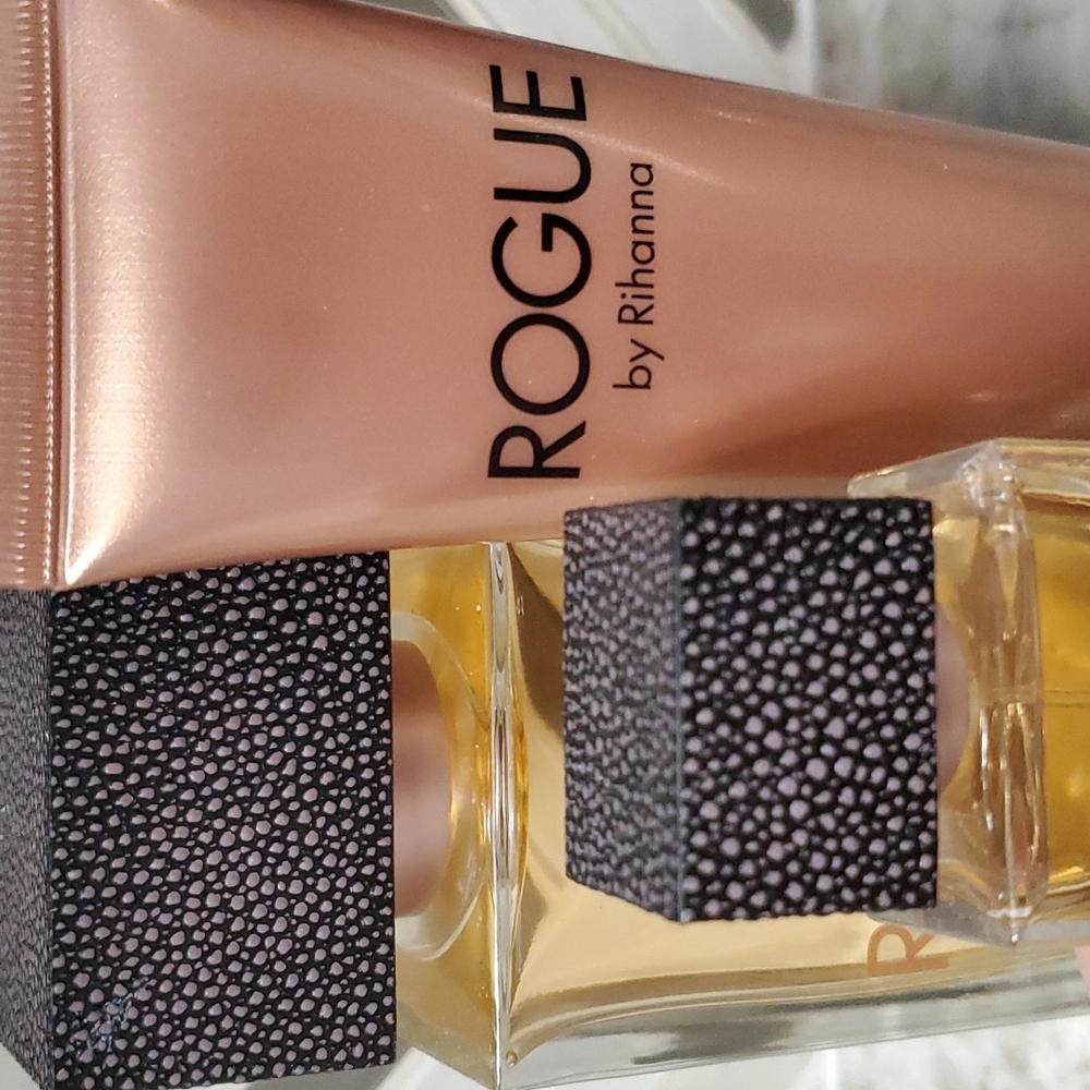 ROGUE by Rihanna. 3 piece Perfume set.